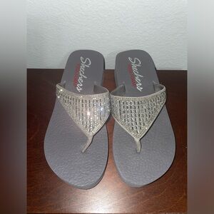 Sketchers yoga foam sandals